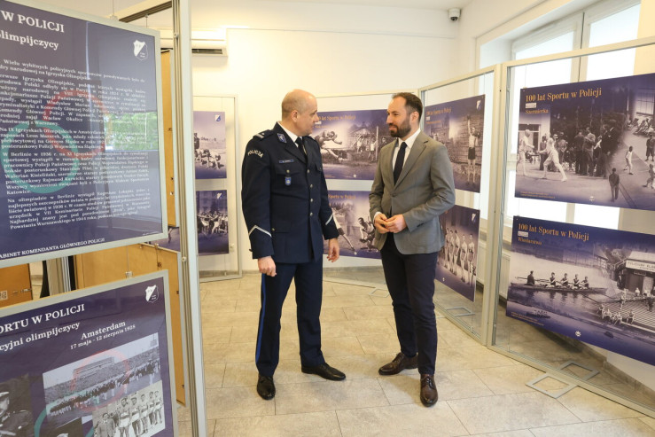 P.o. zastępcy dyrektora ds. naukowych w Instytucie Pileckiego dr Krystian Wiciarz i Naczelnik Wydziału Edukacji Historycznej GKGP, podinsp. Marcin Lasota.