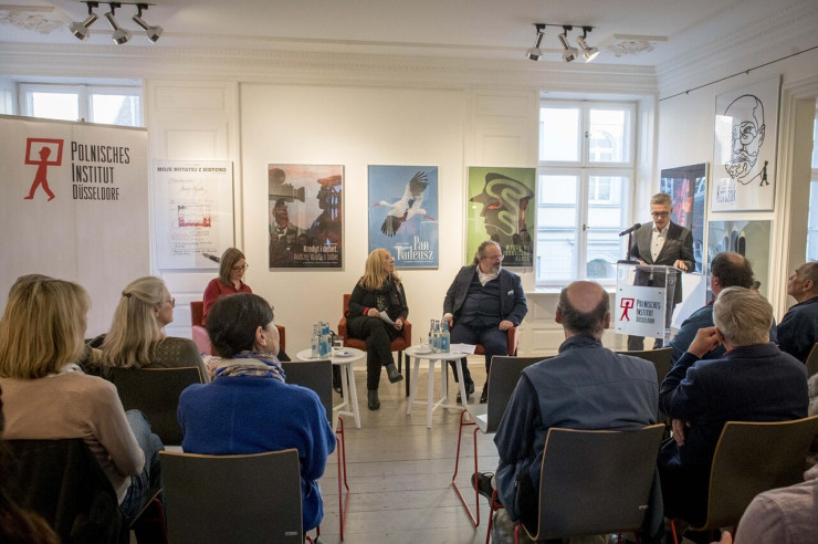 Paneliści i publiczność w Instytucie Polskim Düsseldorfie. 