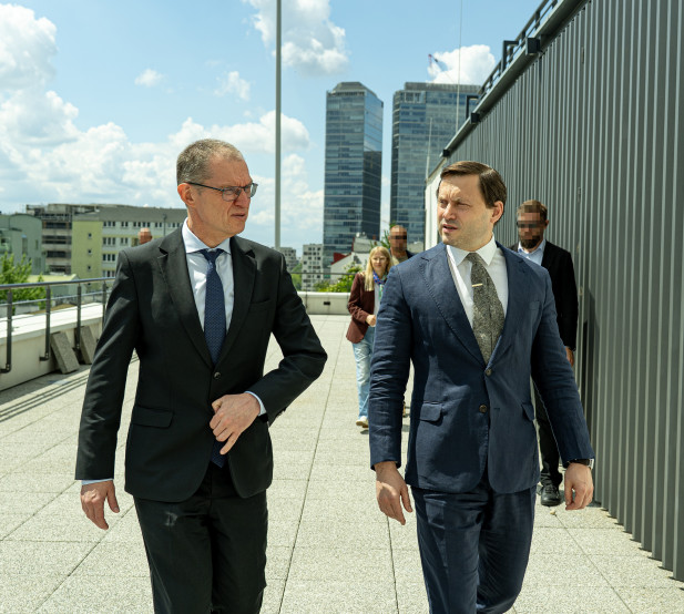 Andrzej Poczobut z wicedyrektorem Łukaszem Mieszkowskim w Instytucie Pileckiego
