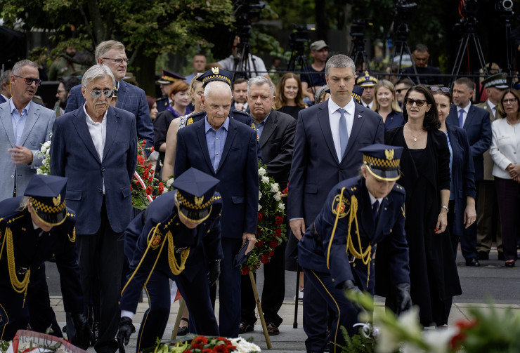Uroczystości związane z Powstaniem Warszawskim koło Sejmu