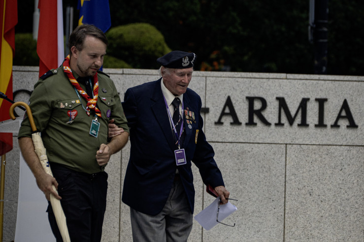 Uroczystości związane z Powstaniem Warszawskim koło Sejmu