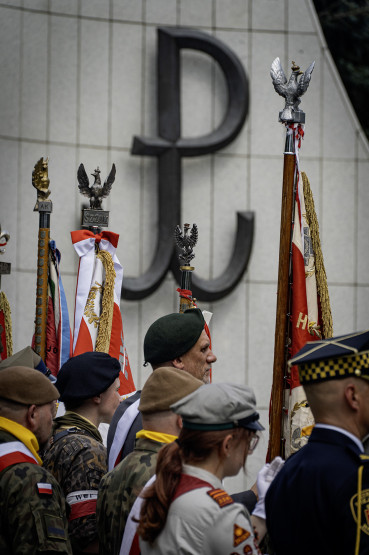 Uroczystości związane z Powstaniem Warszawskim koło Sejmu