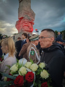 O świcie, dokładnie o godzinie 4:45, dr hab. Tomasz Chinciński, prof. Instytutu Pileckiego, reprezentował Instytut podczas centralnych uroczystości na Westerplatte. W wydarzeniu uczestniczyli m.in. Prezydent RP Karol Nawrocki, Premier RP Donald Tusk, Wicepremier i Minister Obrony Narodowej Władysław Kosiniak-Kamysz oraz przedstawiciele władz państwowych i samorządowych. W imieniu Instytutu prof. Chinciński złożył wieniec przed Pomnikiem Obrońców Wybrzeża.